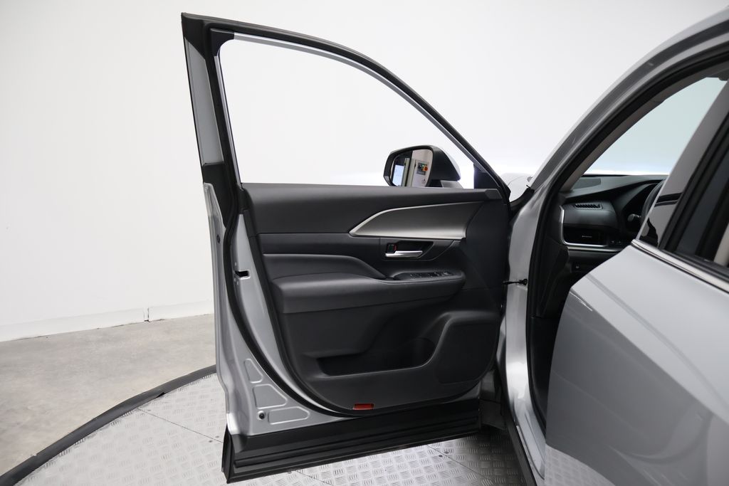 Thumbnail: 2025 Toyota Grand Highlander - 16