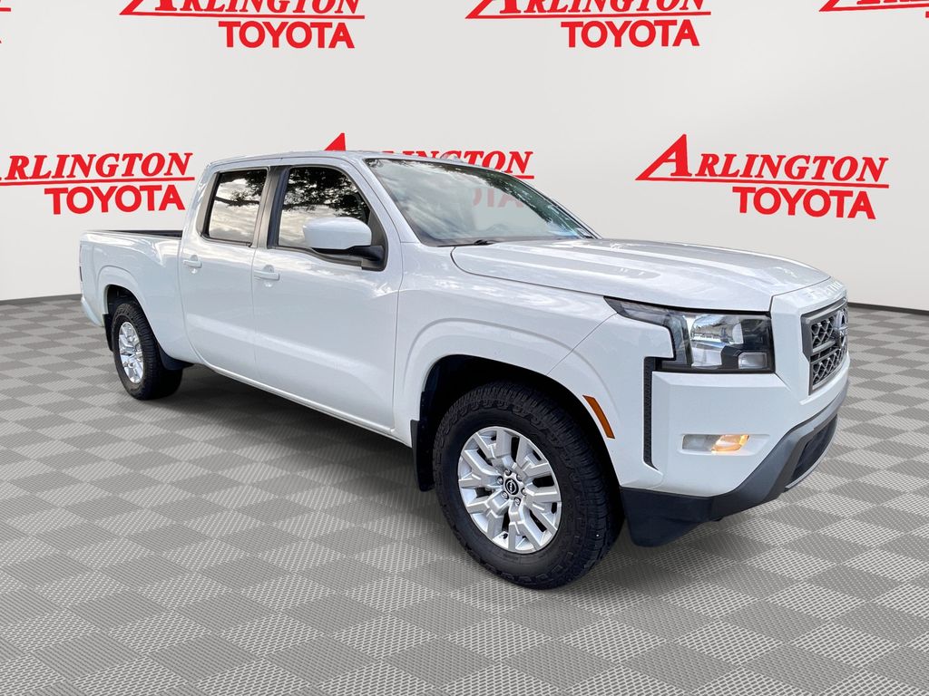 2022 Nissan Frontier SV's photo