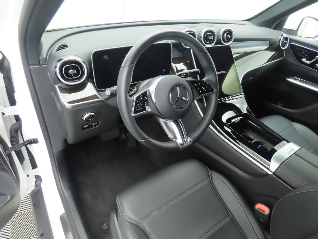 Thumbnail: 2025 Mercedes-Benz GLC - 9