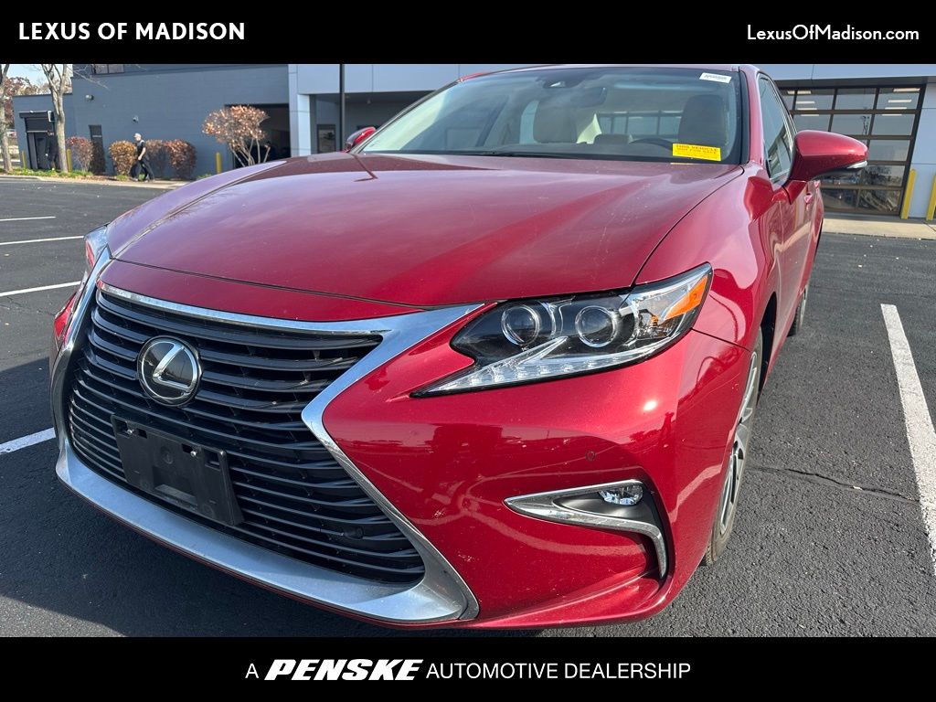 2017 Lexus ES 350 -
                Middleton, WI