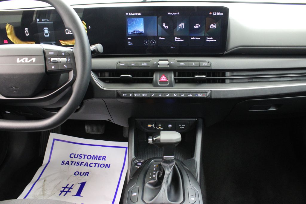 used 2025 Kia K4 car
