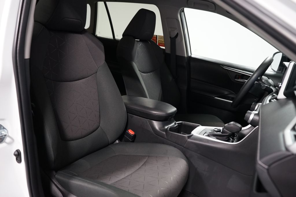 Thumbnail: 2024 Toyota RAV4 - 28