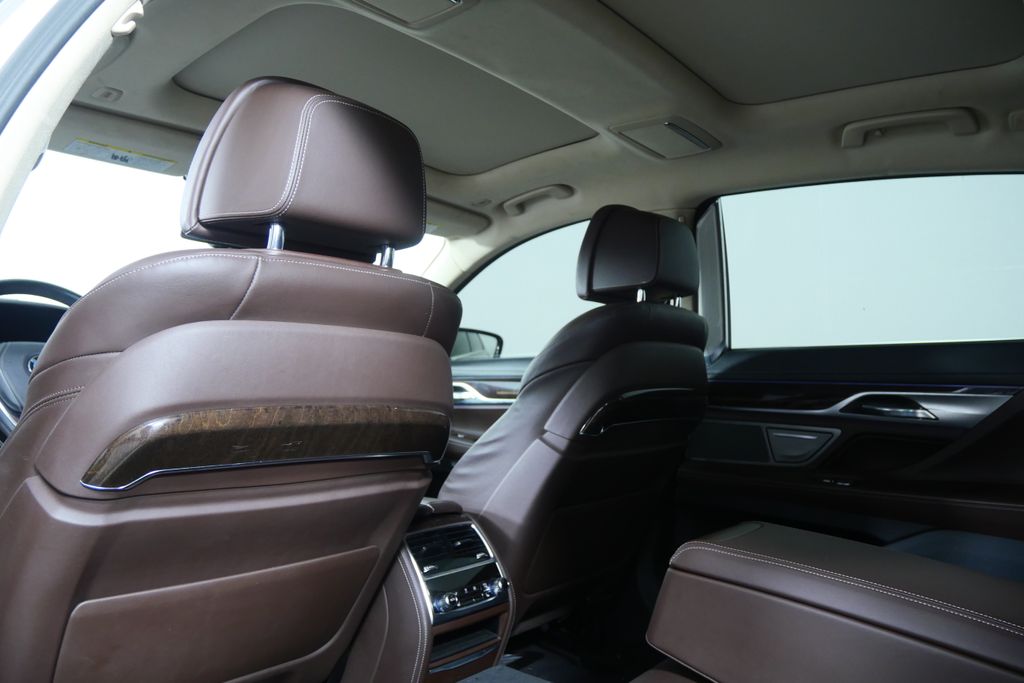 Thumbnail: 2016 BMW 7 Series - 15