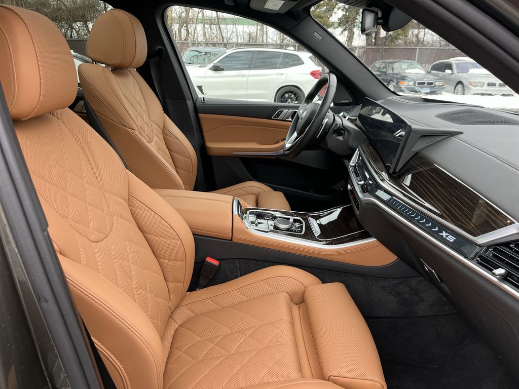 Thumbnail: 2025 BMW X5 - 25