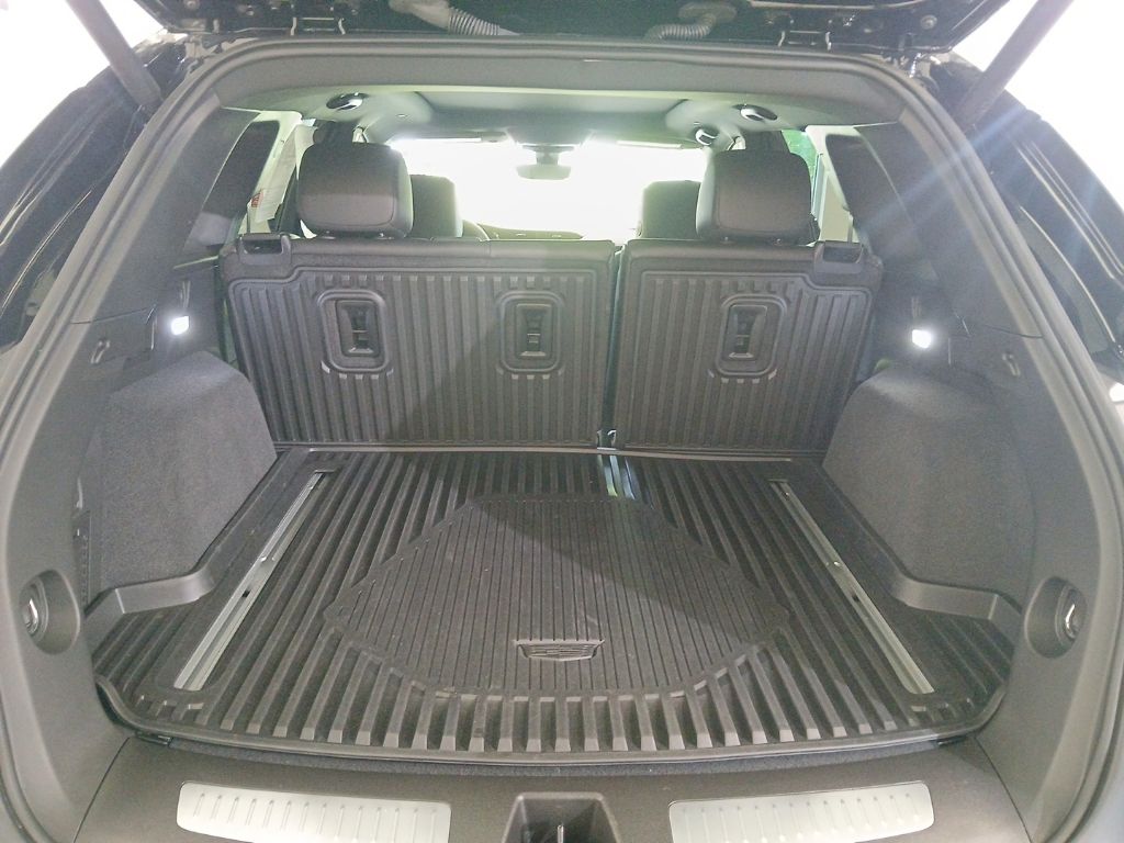 used 2025 Cadillac XT5 car, priced at $45,950