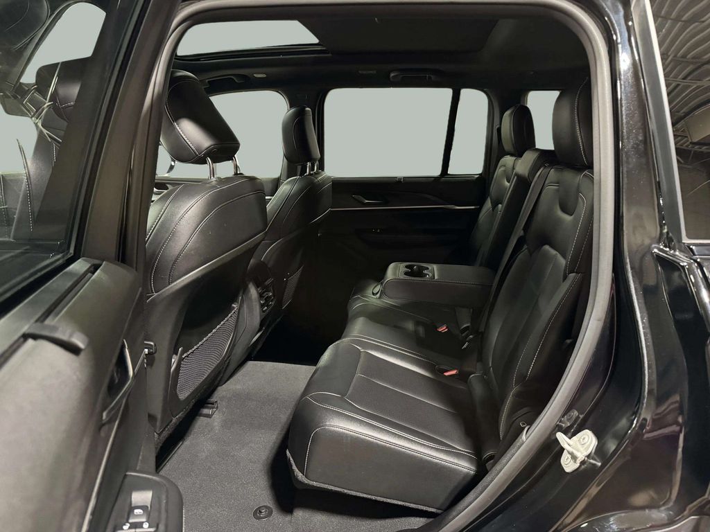 Used 2024 Diamond Black Crystal Pearlcoat Jeep Limited image 26