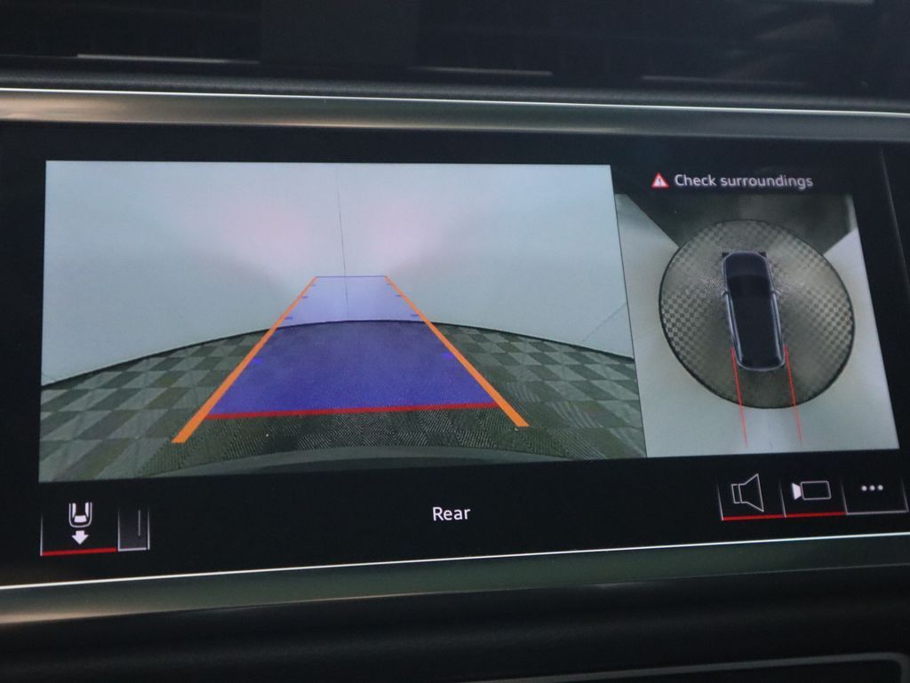 Thumbnail: 2025 Audi Q3 - 16