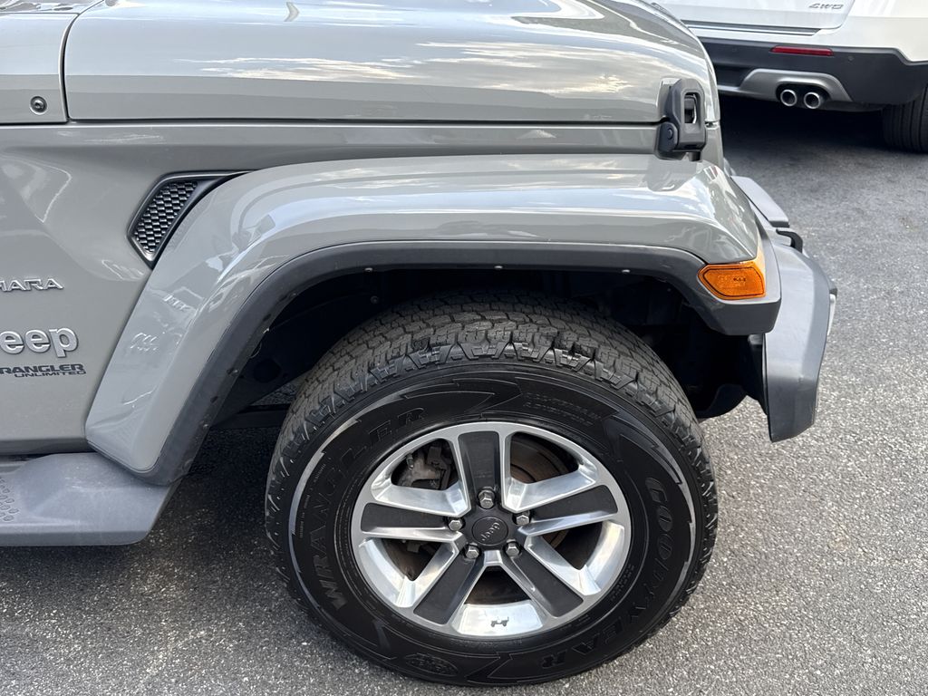 Used 2021 Gray Jeep Unlimited Sahara image 9