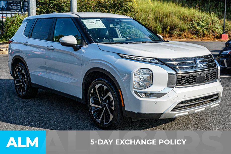 2024 Mitsubishi Outlander SE photo 3