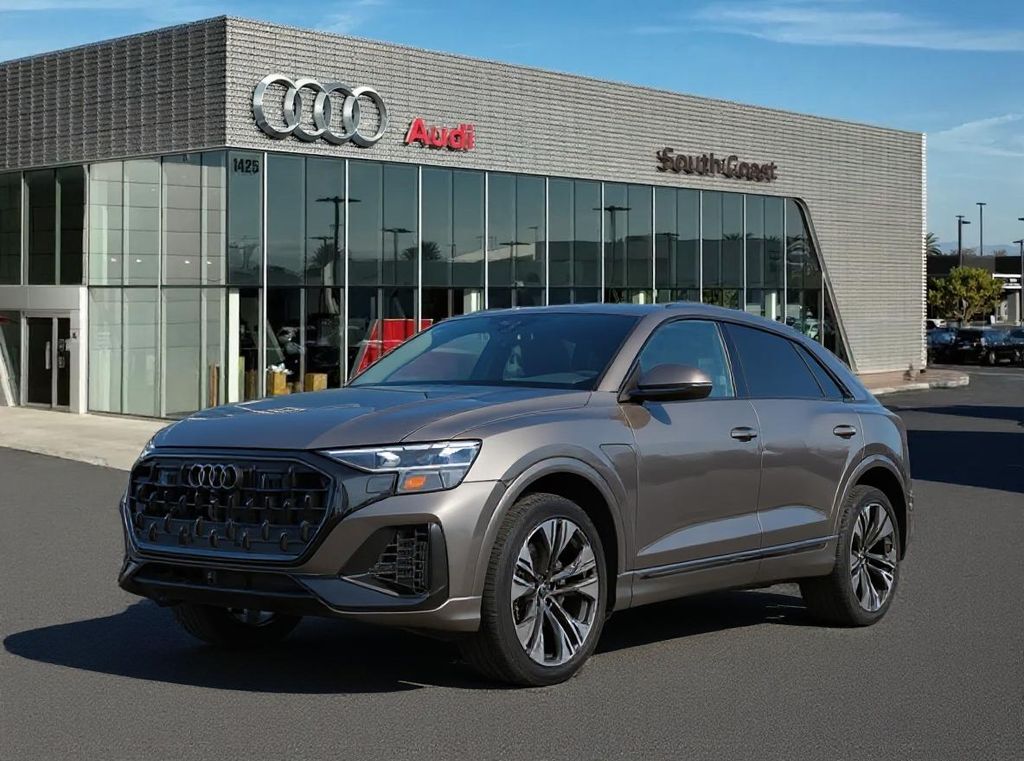Thumbnail: 2025 Audi Q8 - 1