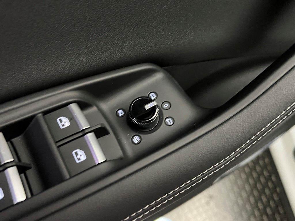 Thumbnail: 2026 Audi Q8 - 28