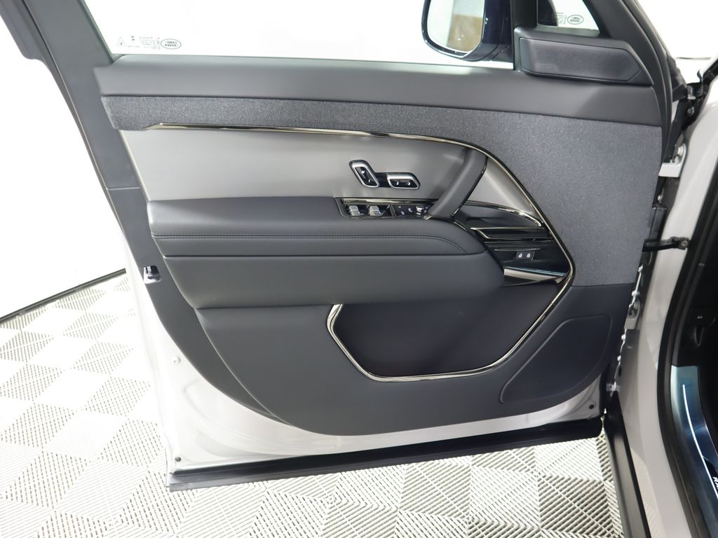 Thumbnail: 2025 Land Rover Range Rover Sport - 25