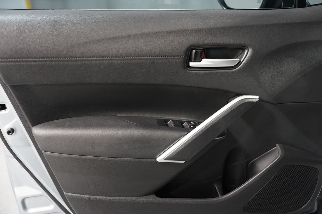 2024 Toyota Corolla Cross XLE 29