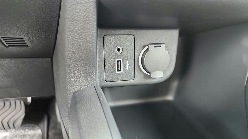 2025 Nissan Kicks Play