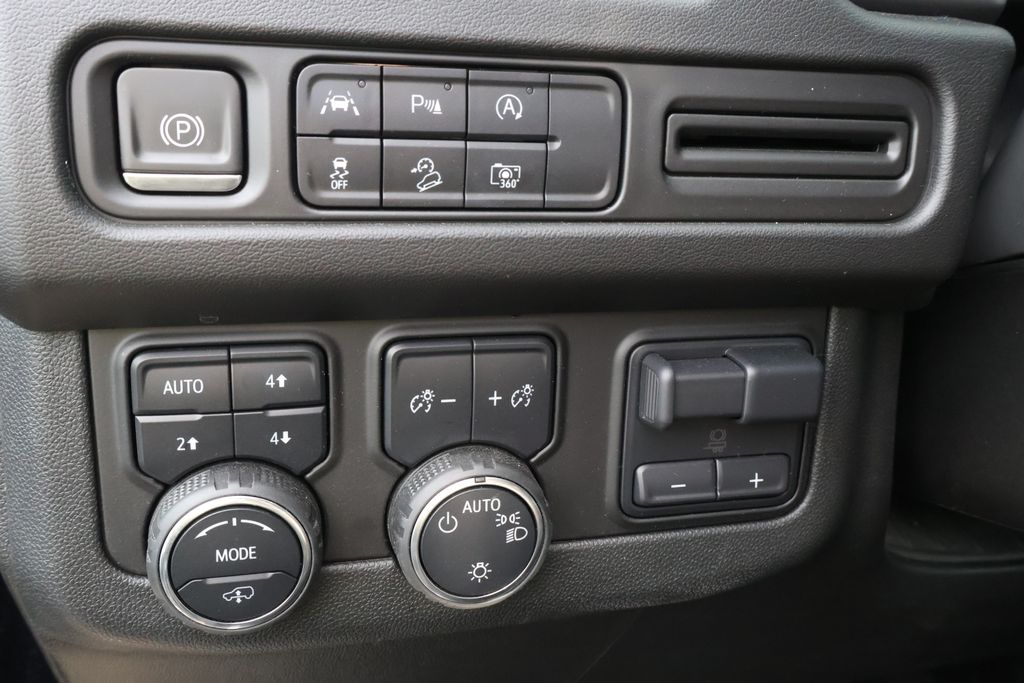 Thumbnail: 2024 Chevrolet Suburban - 15