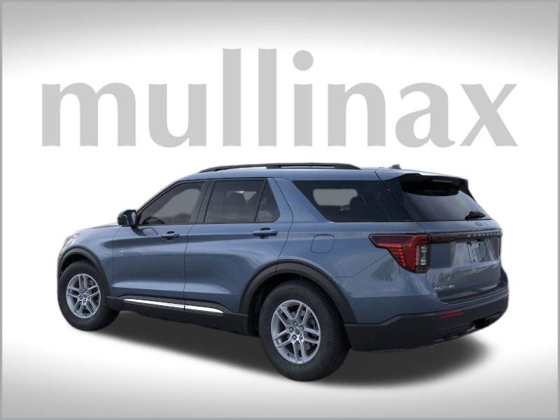 2025 Ford Explorer photo 2