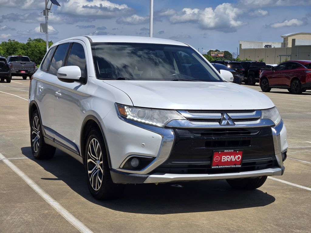 2017 Mitsubishi Outlander SE - 2