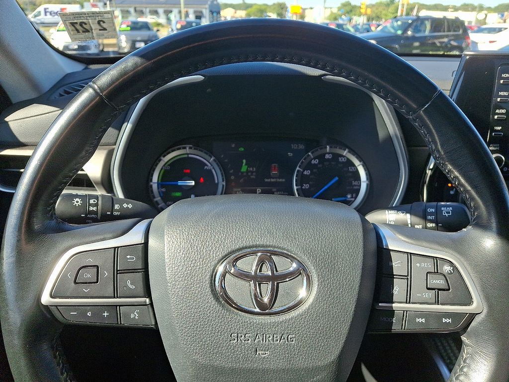 Thumbnail: 2022 Toyota Highlander - 23