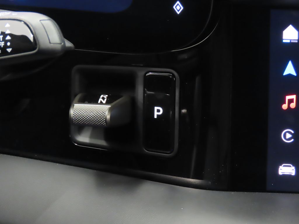 Thumbnail: 2025 Porsche Taycan - 24