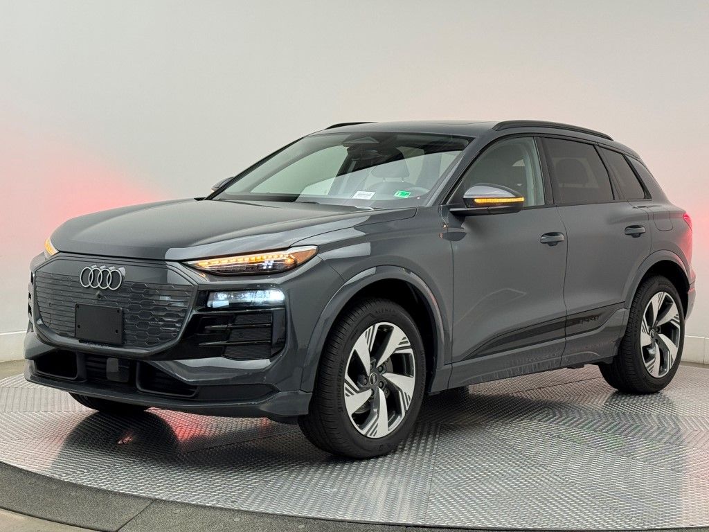 2025 Audi e-tron Premium 4
