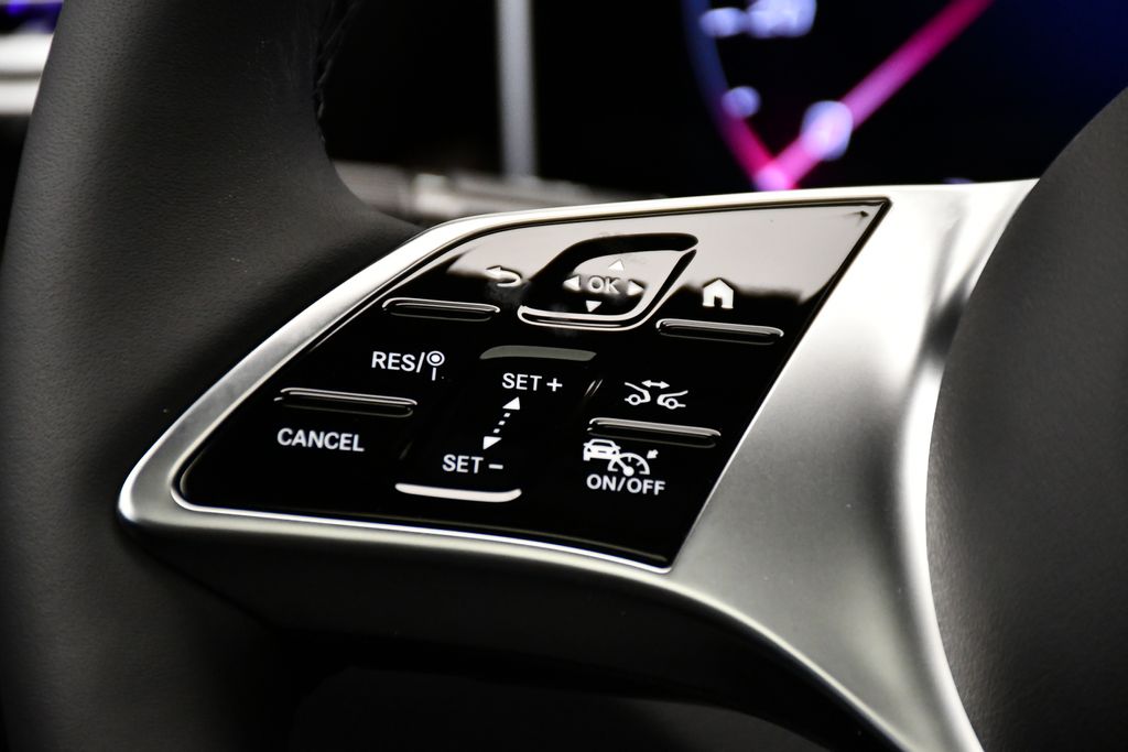 2025 Mercedes-Benz GLC 300 24