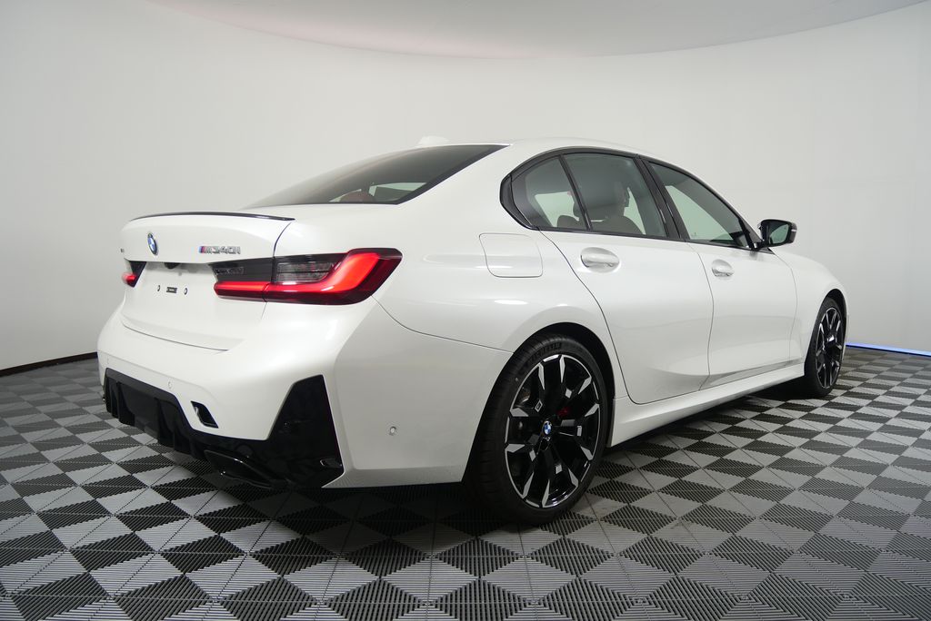 Thumbnail: 2025 BMW 3 Series - 3