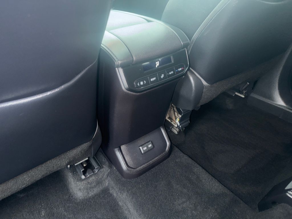 2022 Toyota Highlander XLE photo 36
