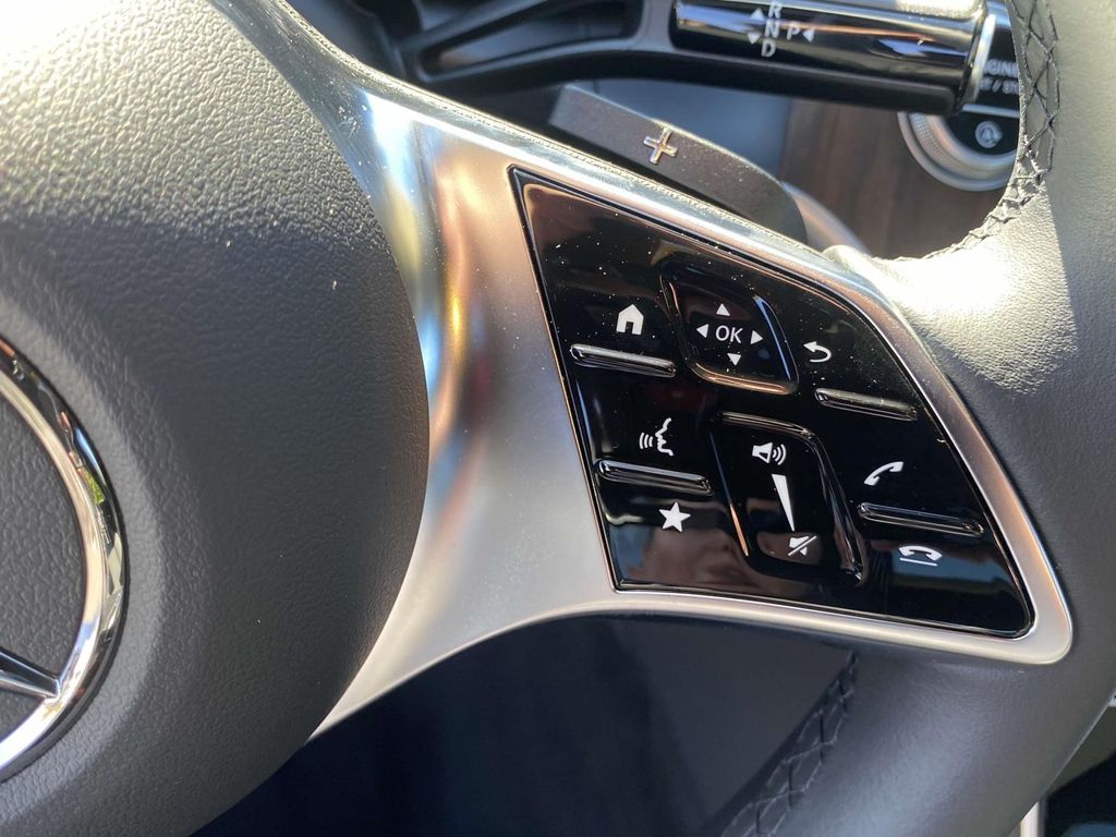 Thumbnail: 2025 Mercedes-Benz GLC - 28