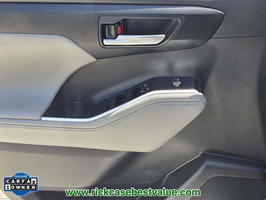 2023 Toyota Highlander - $34,990