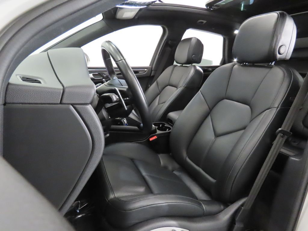 Thumbnail: 2023 Porsche Macan - 5