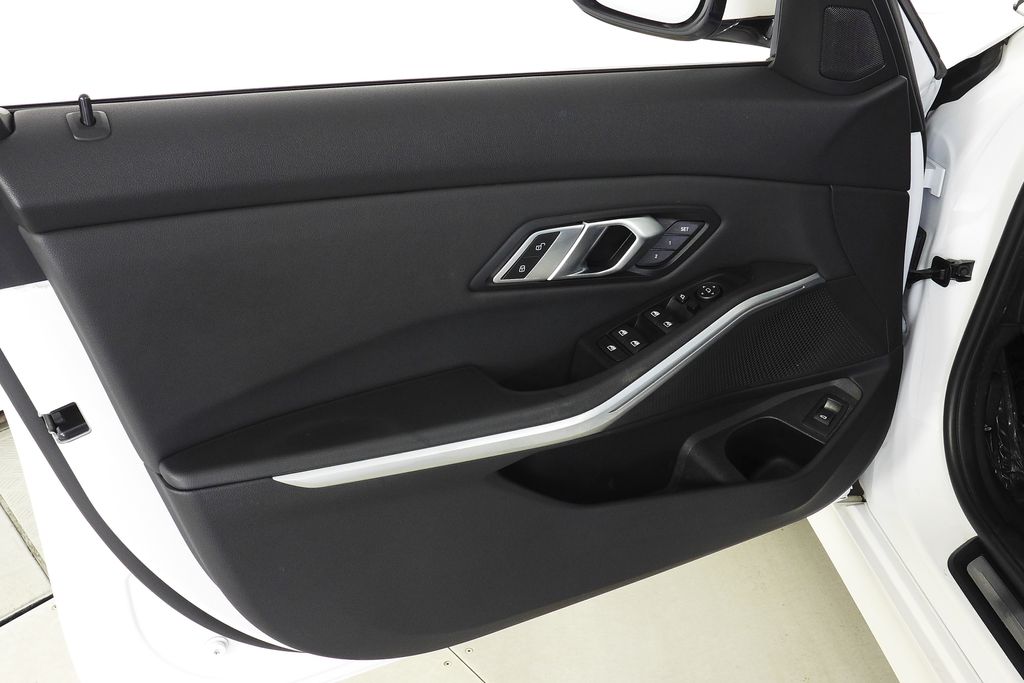 Thumbnail: 2019 BMW 3 Series - 11