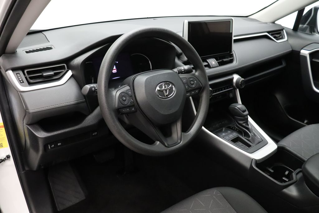2024 Toyota RAV4 XLE 15
