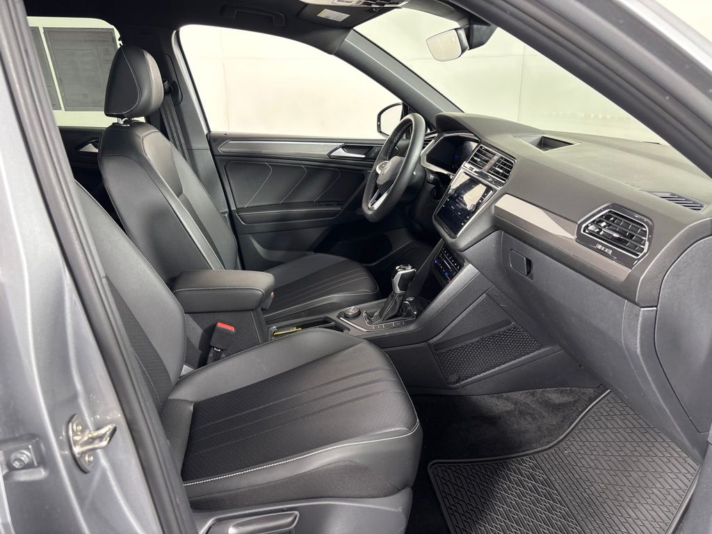 Thumbnail: 2023 Volkswagen Tiguan - 6