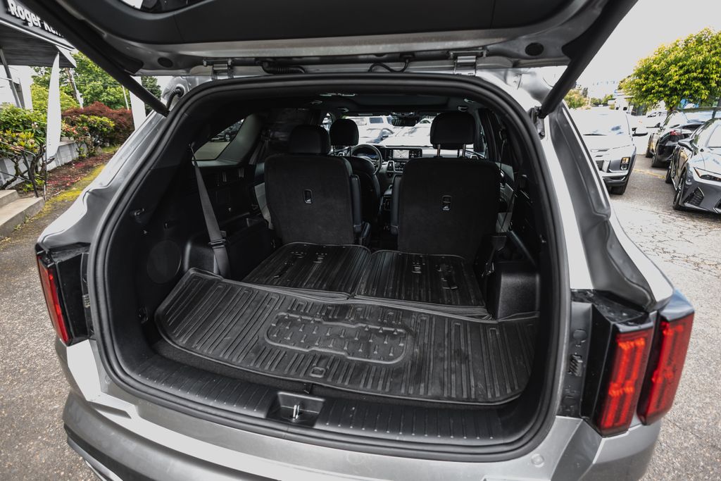 2023 Kia Sorento Plug In Hybrid SX Prestige thumbnail 34