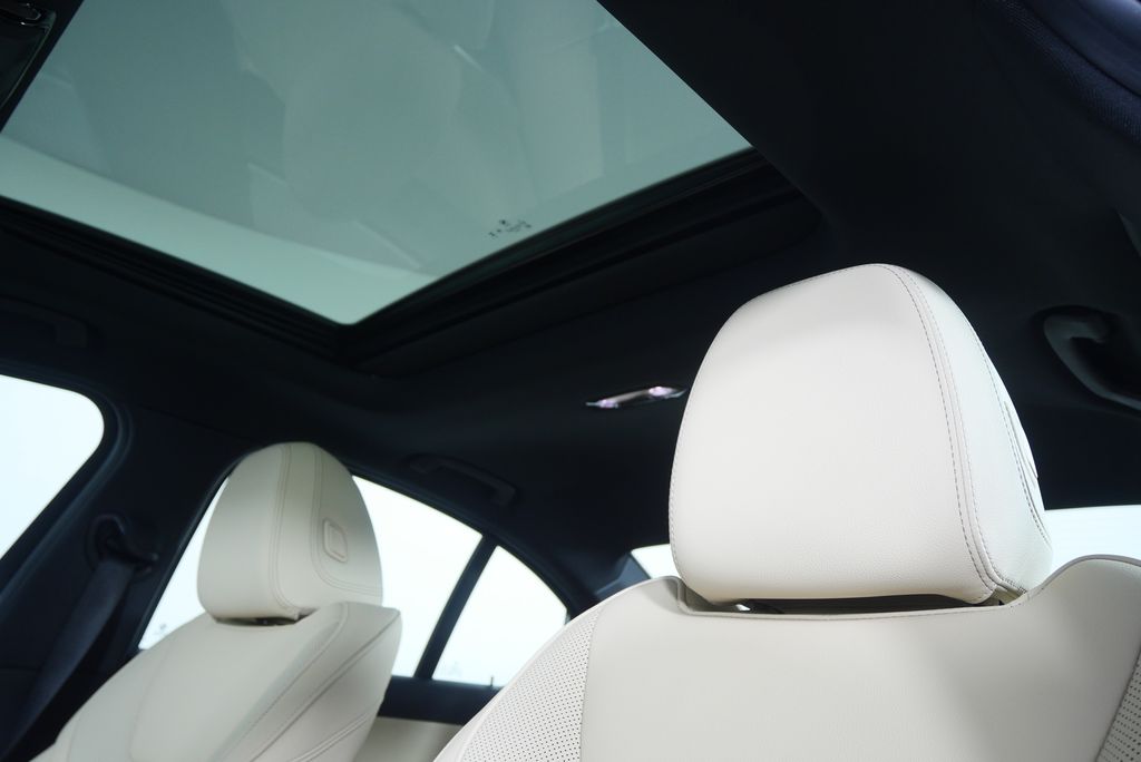 Thumbnail: 2023 BMW 3 Series - 12