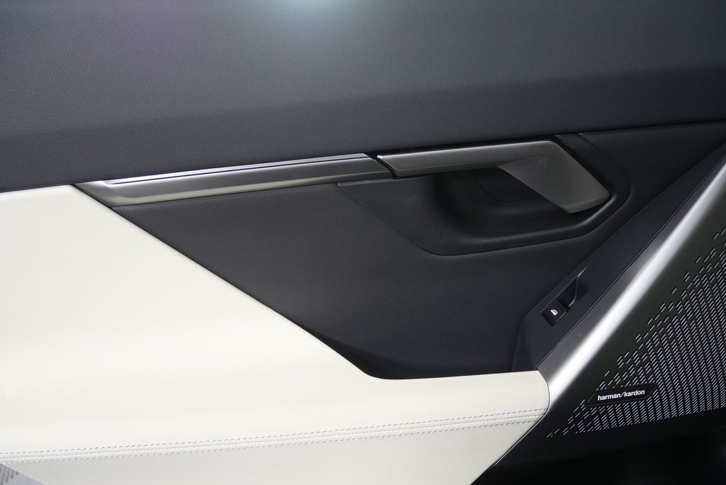 Thumbnail: 2025 BMW 5 Series - 14