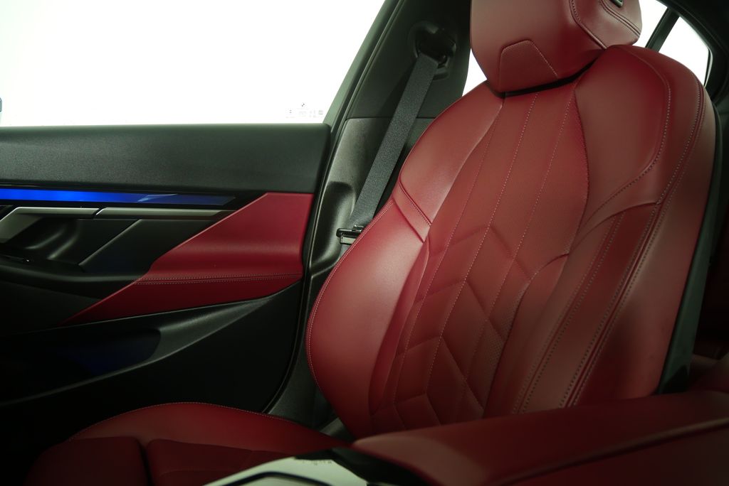 Thumbnail: 2025 BMW 5 Series - 24