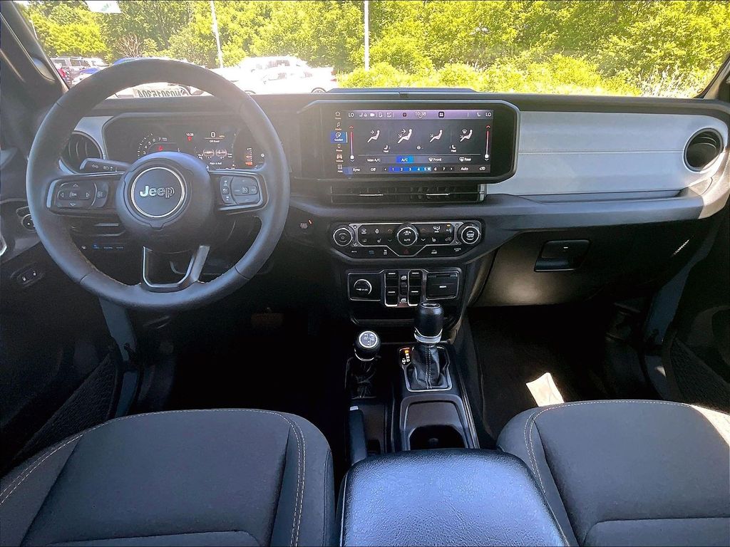 2024 Jeep Wrangler — photo 21