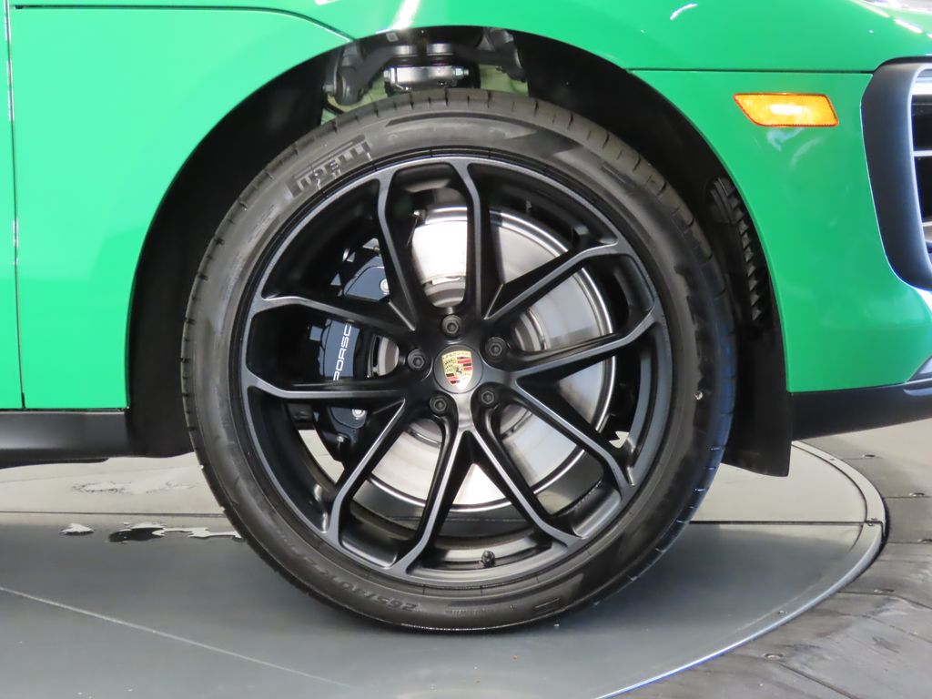 Thumbnail: 2025 Porsche Macan - 11