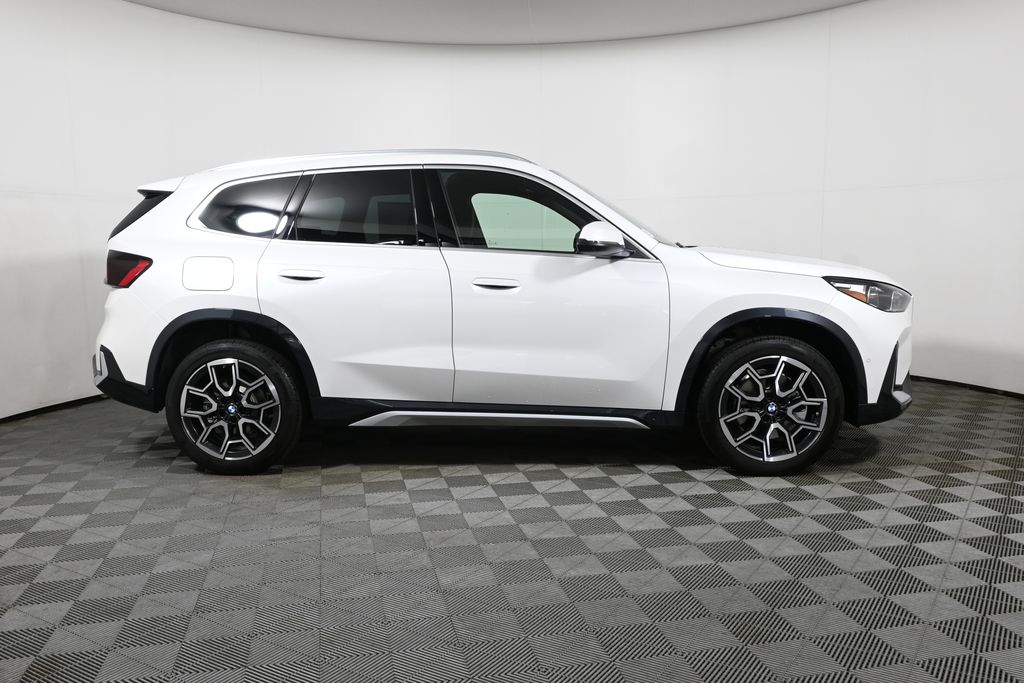 Thumbnail: 2027 BMW X1 - 8