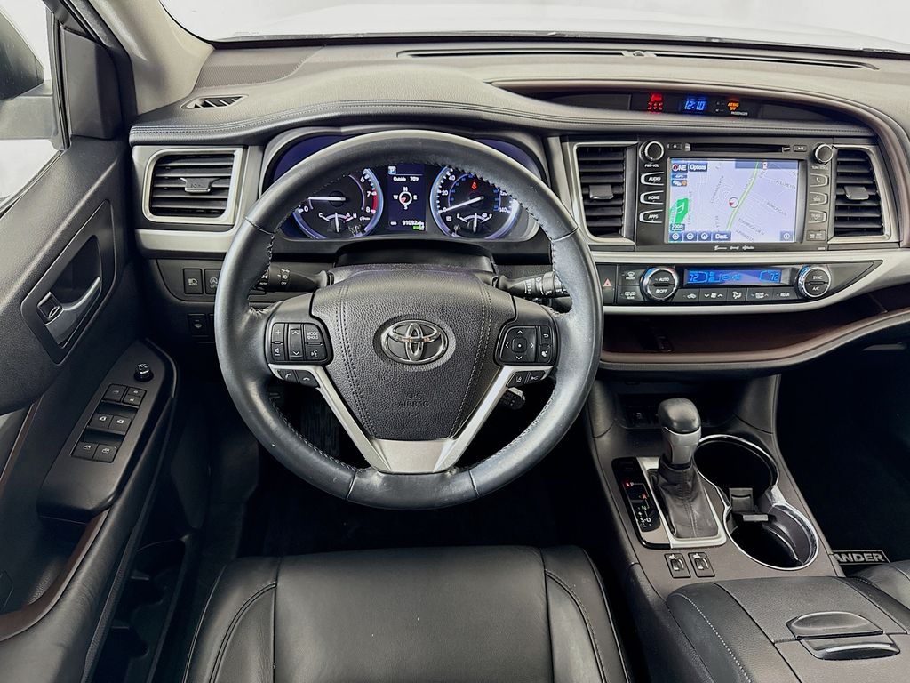 Thumbnail: 2018 Toyota Highlander - 23