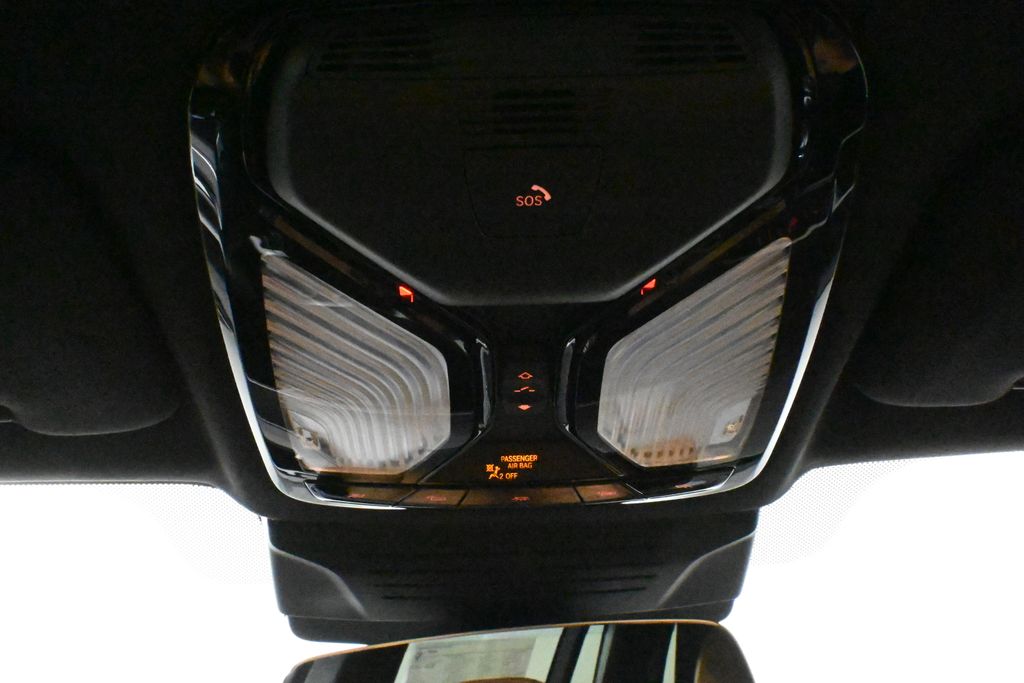 Thumbnail: 2026 BMW X7 - 21