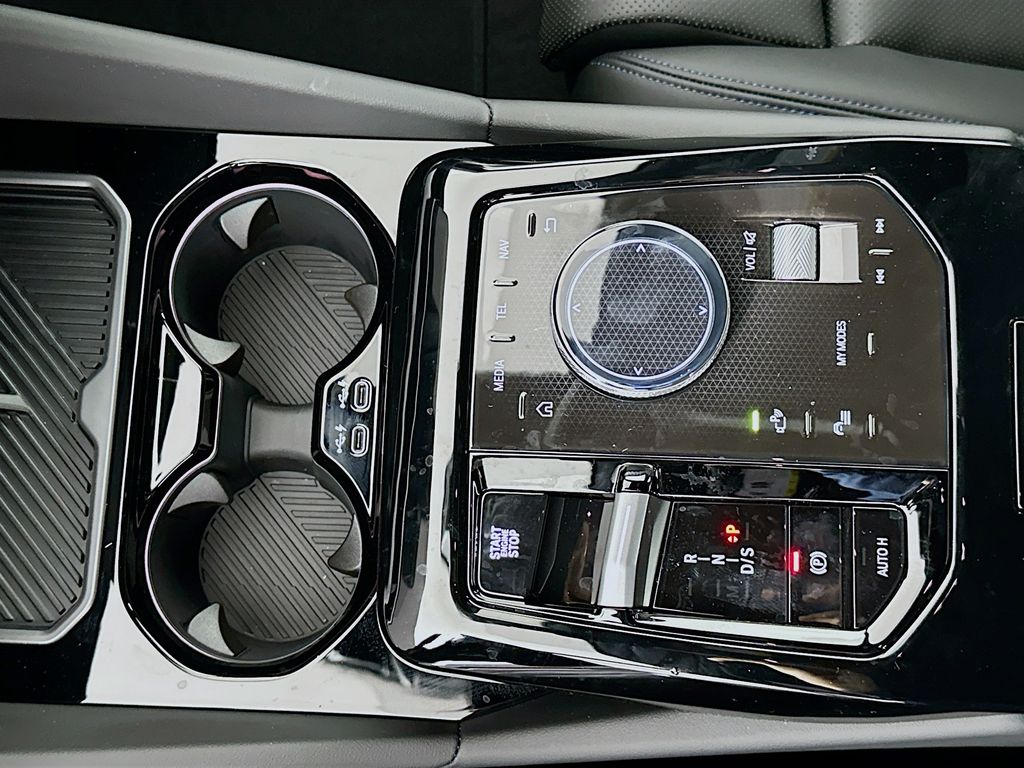 Thumbnail: 2026 BMW 5 Series - 15