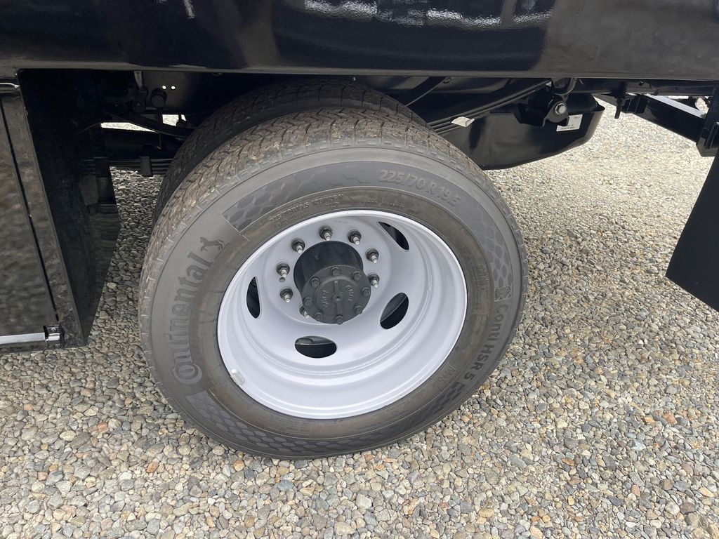 New 2024 Ford Super Duty F-450 Chassis Crew Cab (DRW) 203" Wheelbase XL