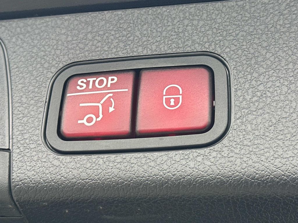 Thumbnail: 2025 Mercedes-Benz GLB - 25