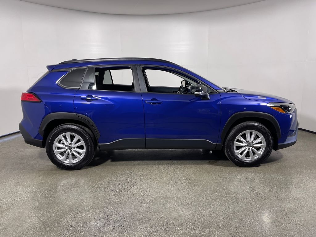 View vehicle photo 2