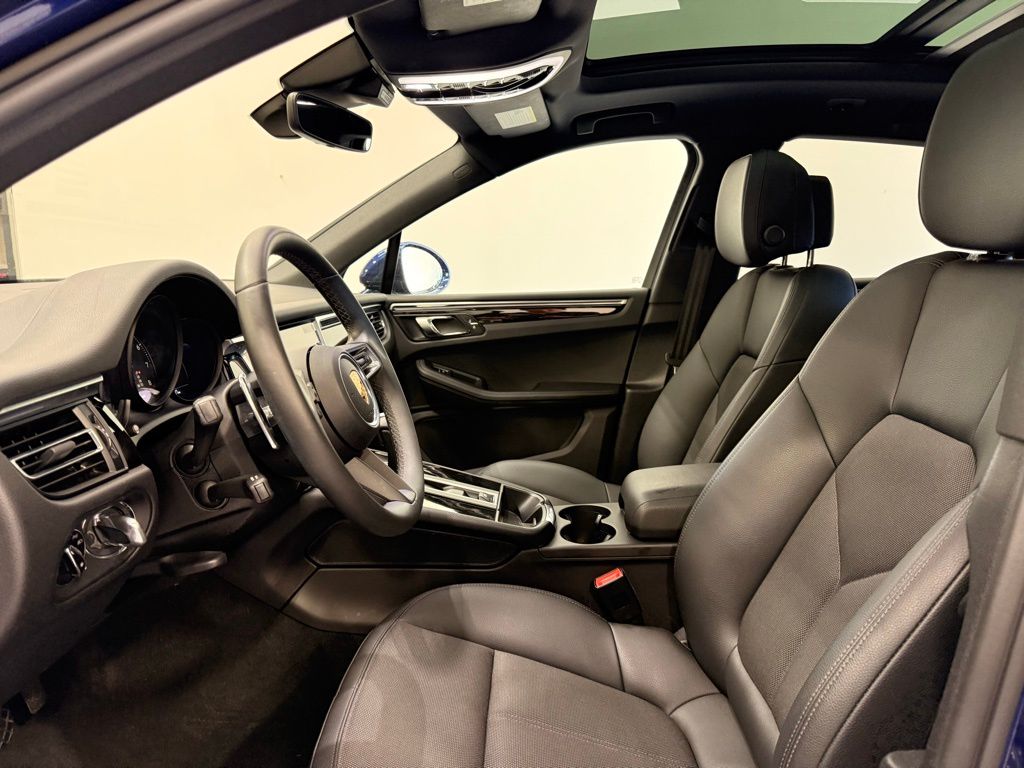 Thumbnail: 2022 Porsche Macan - 10