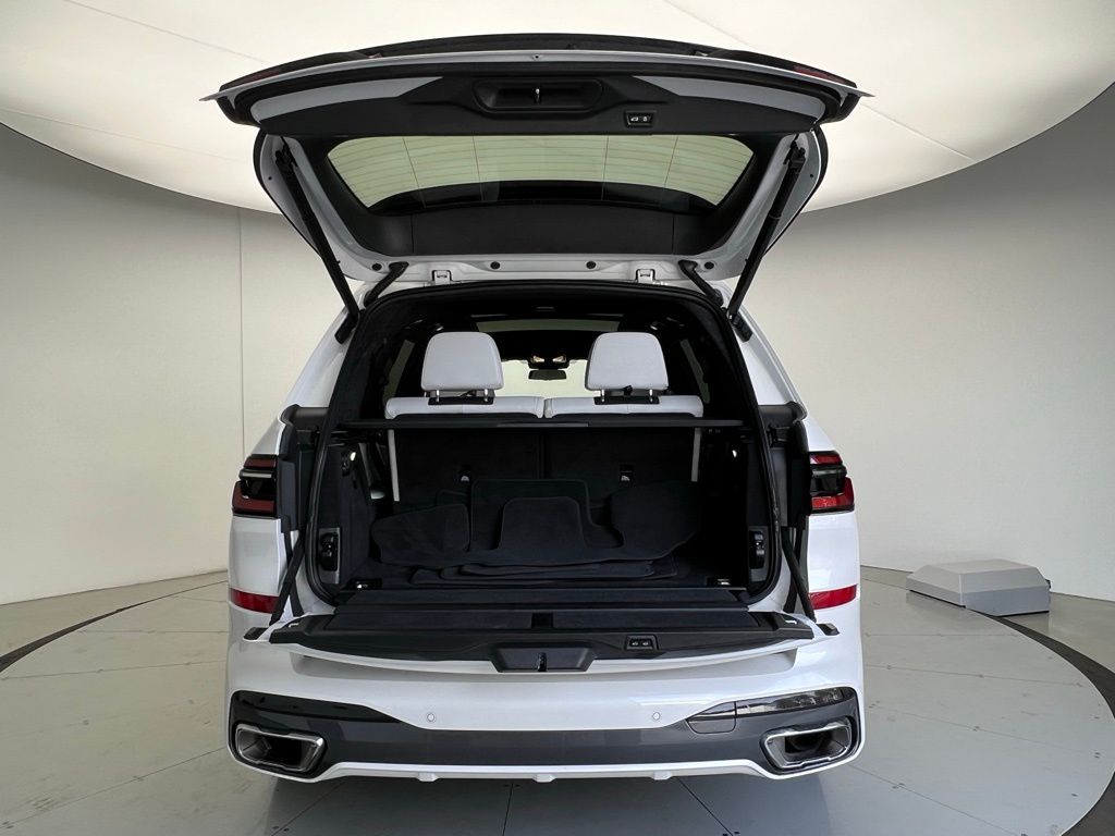 Thumbnail: 2023 BMW X7 - 5