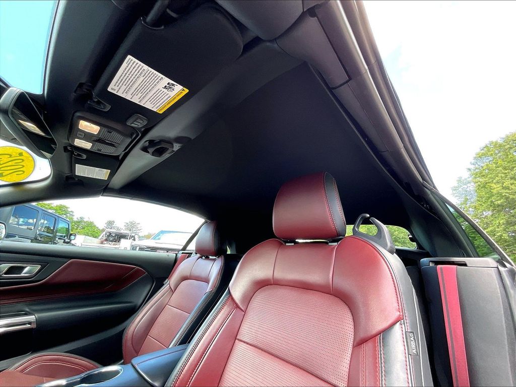 2025 Ford Mustang — photo 7