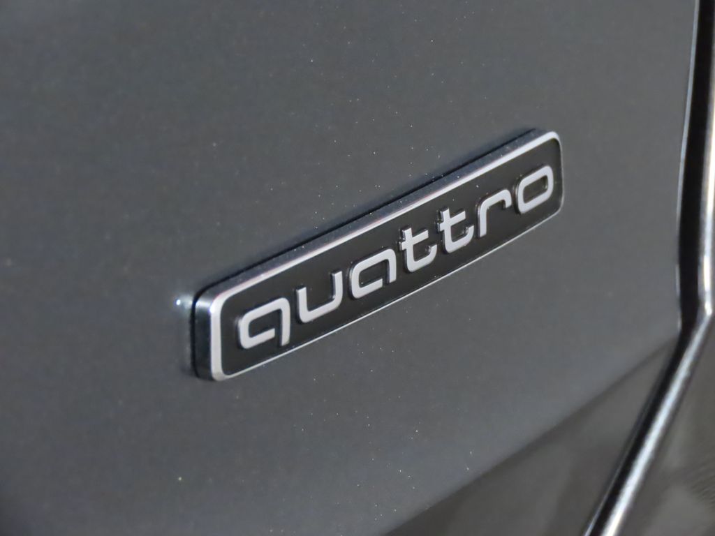 Thumbnail: 2025 Audi Q3 - 10